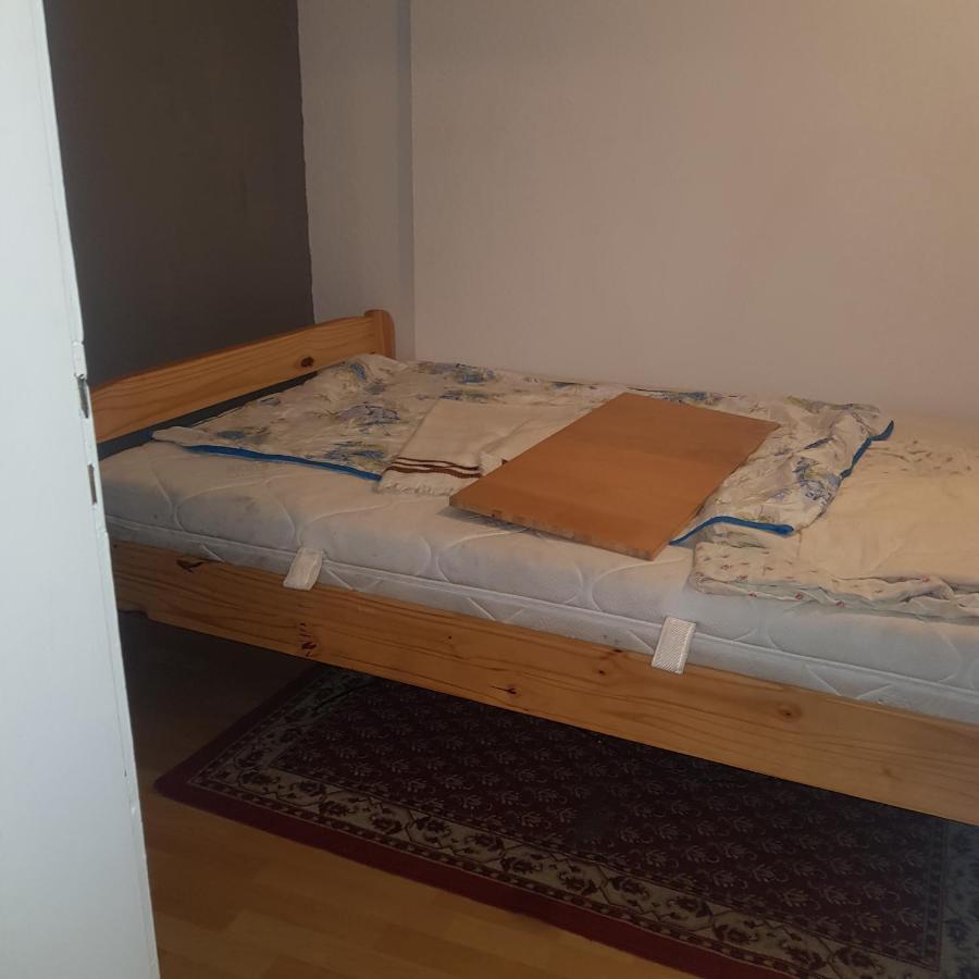 Ferienwohnung Wettin am Petersbrunnen Exterior foto