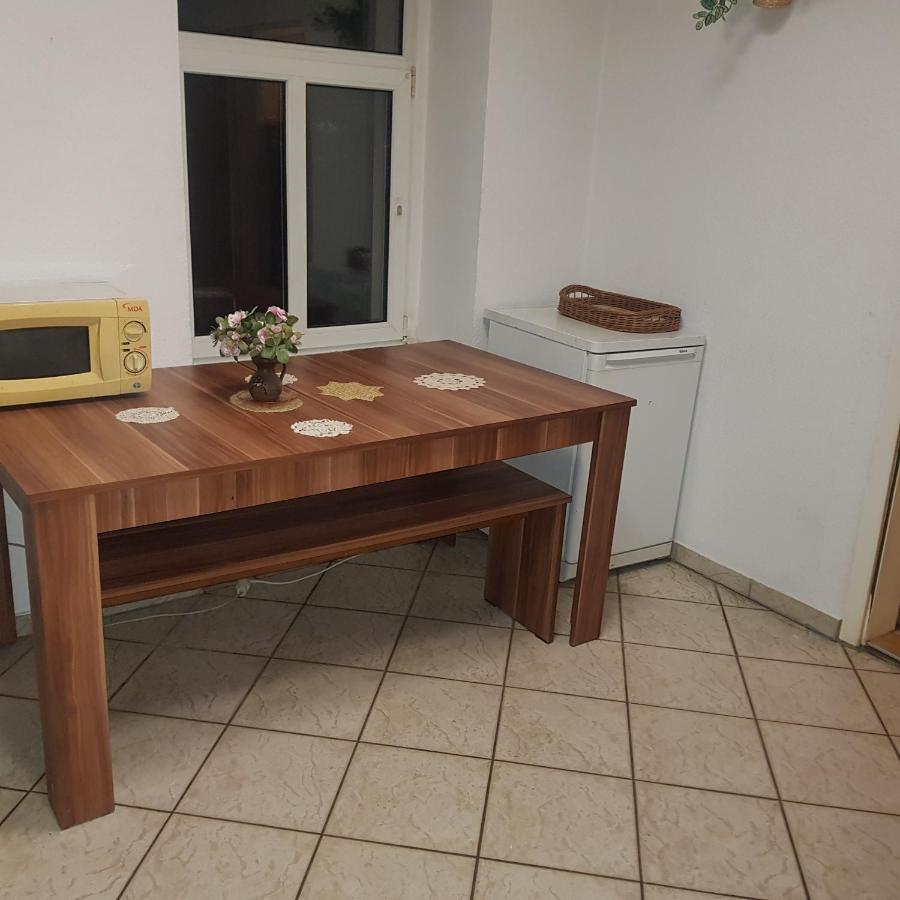 Ferienwohnung Wettin am Petersbrunnen Exterior foto